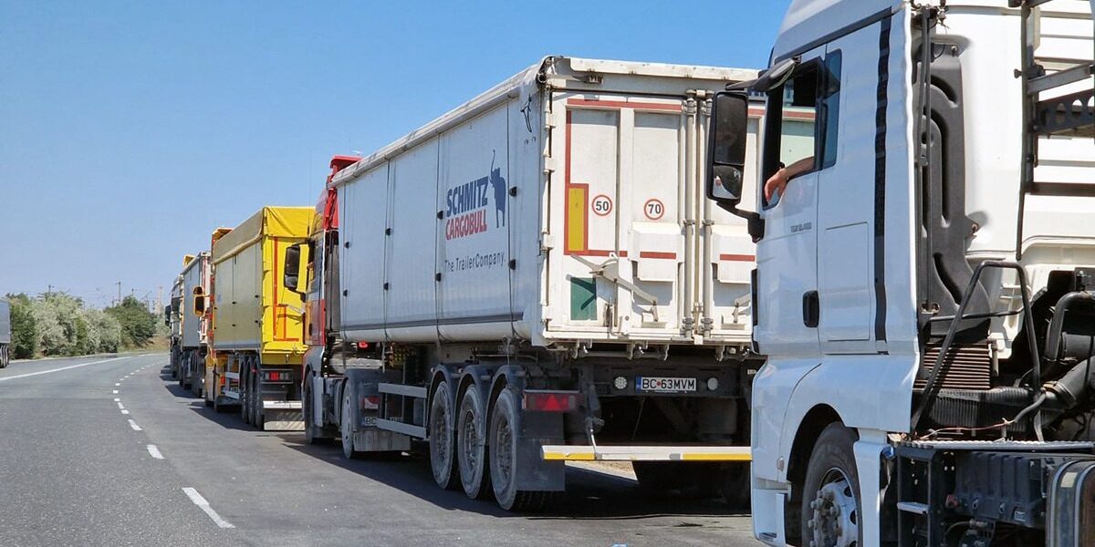 Comisia Europeană a adoptat recent un pachet de reguli menite să stimuleze tranziția către un transport terestru mai durabil, o inițiativă esențială în contextul eforturilor globale de reducere a emisiilor de gaze cu efect de seră și de promovare a mobilității ecologice