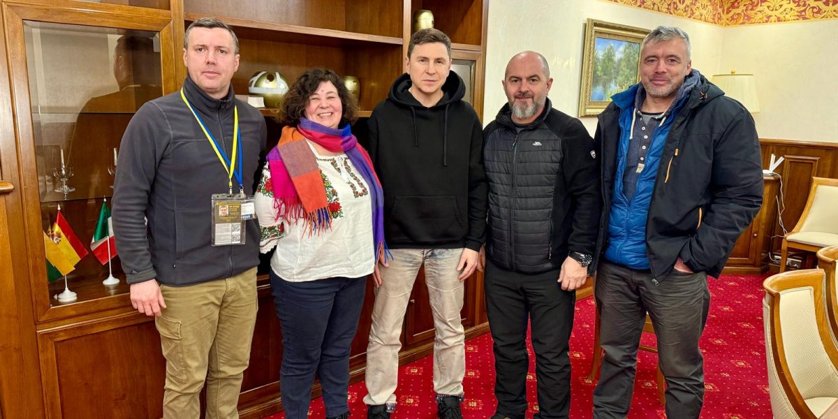 Ce trebuie să știe România despre sprijinul pentru Ucraina și pericolul propagandei rusești Conflictul din Ucraina, declanșat de Moscova în februarie 2022, continuă să reprezinte o amenințare directă pentru stabilitatea regiunii și, implicit, pentru securitatea României