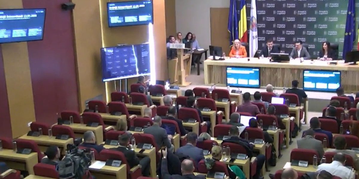 Consiliul General al Municipiului București a aprobat proiectul pentru reducerea facturilor la încălzire, dar scandalul politic continuă Decizia de a adapta sistemul de tarifare în funcție de cantitatea de agent termic consumată a fost în sfârșit adoptată de Consiliul General al Municipiului București (CGMB), după o ședință marcată de amânări repetate și tensiuni politice