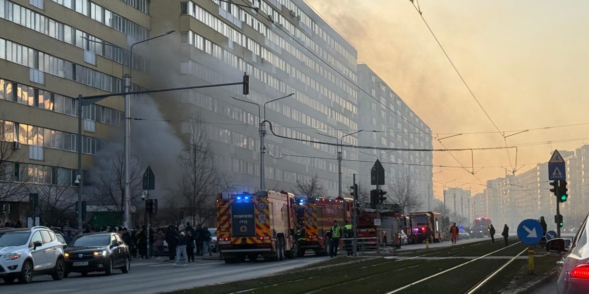 Un incendiu devastator a avut loc miercuri după-amiază în zona Șoseaua Pantelimon, din București, mobilizând rapid forțele de intervenție ale Inspectoratului pentru Situații de Urgență