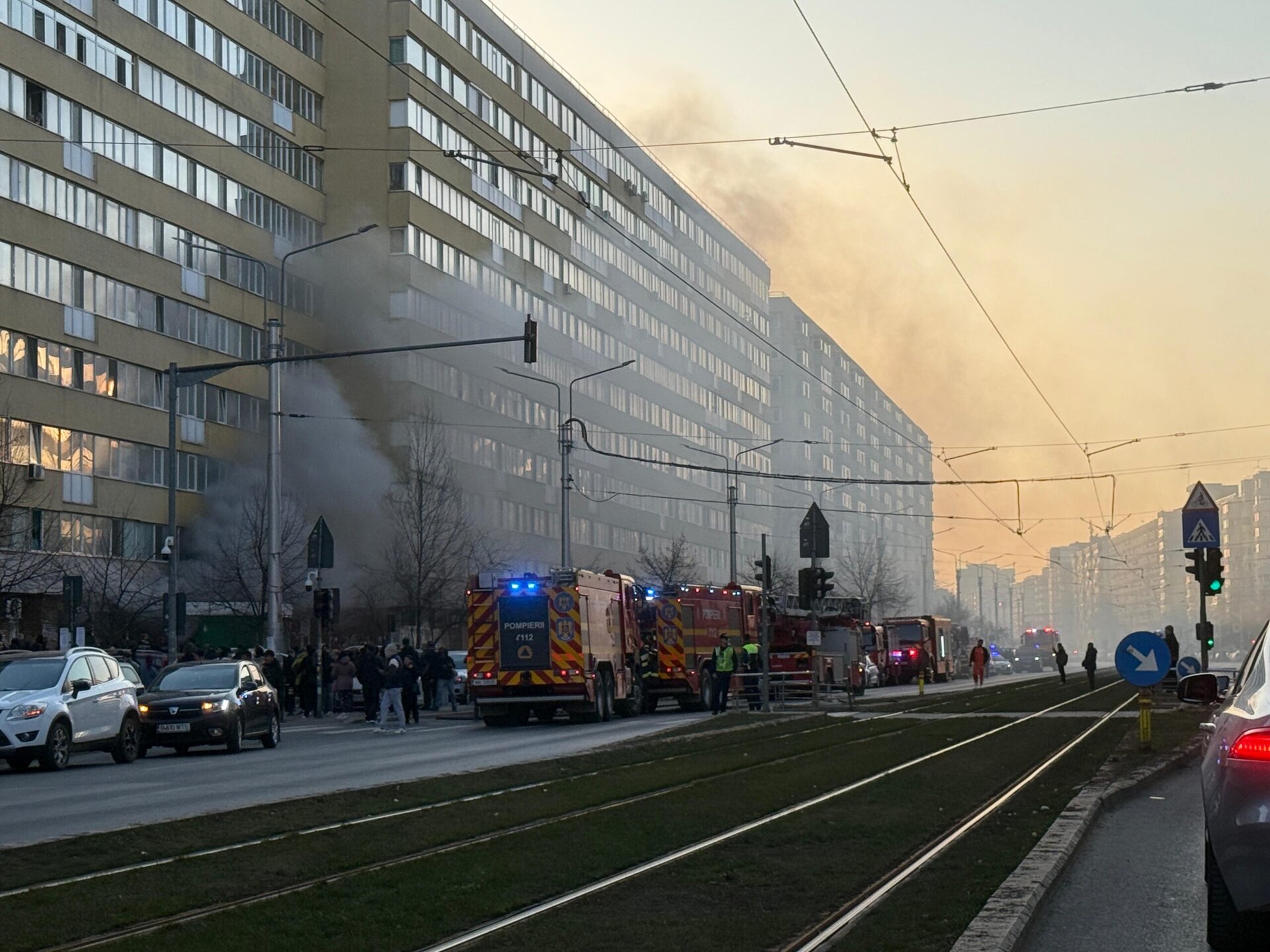 Un incendiu devastator a avut loc miercuri după-amiază în zona Șoseaua Pantelimon, din București, mobilizând rapid forțele de intervenție ale Inspectoratului pentru Situații de Urgență