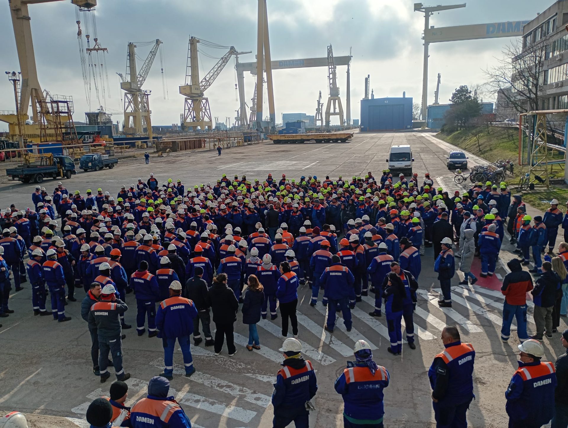Creditorii Șantierului Naval din Mangalia au respins planul de reorganizare propus de administratorul judiciar, ceea ce plasează compania în pragul falimentului, transmit agențiile de știri, inclusiv MEDIAFAX