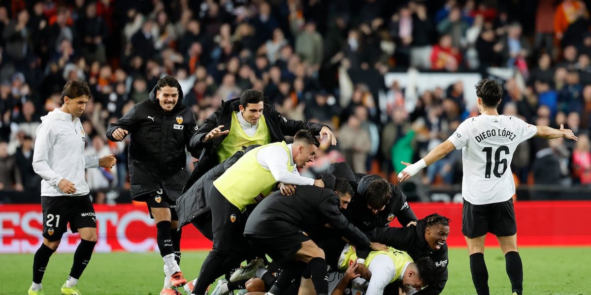 Valencia a reușit o victorie spectaculoasă în minutul prelungirilor, într-un meci plin de dramatism și răsturnări de scor, împotriva celor de la Alavés