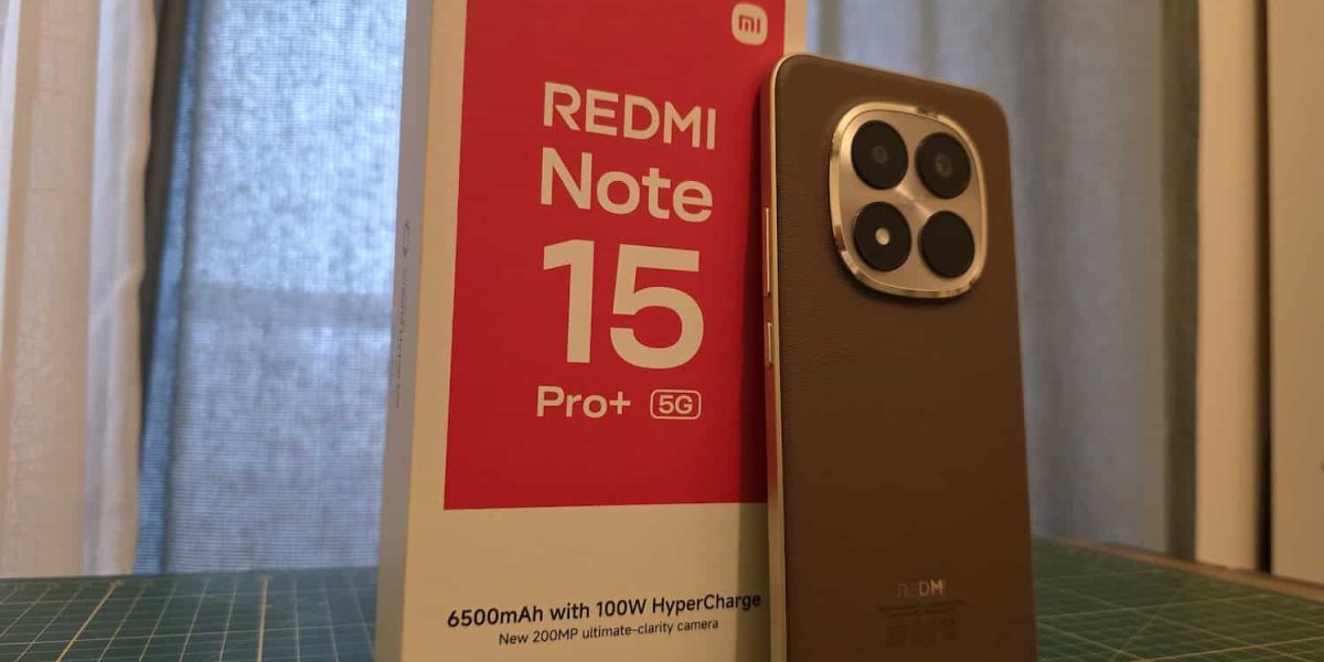 Xiaomi, deși aspiră să își plaseze seria Ultra ca fiind exclusivistă și premium, încă se bazează masiv pe segmentul de telefoane de gama medie, unde brandul Redmi continuă să își confirme poziția de lider al vânzărilor