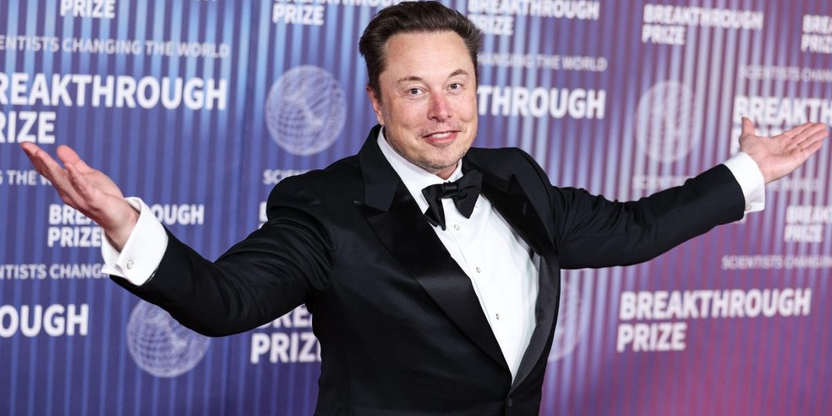 Elon Musk devine cel mai bogat om din lume, consolidându-și poziția de lider în lumea afacerilor și tehnologiei Elon Musk, omul de afaceri care a revoluționat industriile auto, spațială și de tehnologie, a devenit oficial cel mai bogat personaj al planetei, potrivit clasamentului publicat recent de revista Forbes