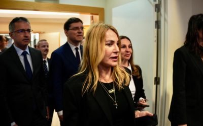 Nadia Comăneci, legenda gimnasticii mondiale, a făcut furori în Parlamentul European, impresionând-o pe președinta Roberta Metsola cu discursul său plin de emoție și inspirație