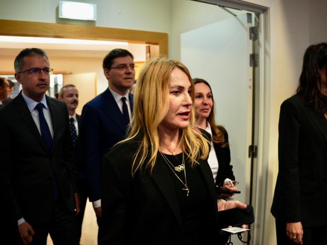 Nadia Comăneci, legenda gimnasticii mondiale, a făcut furori în Parlamentul European, impresionând-o pe președinta Roberta Metsola cu discursul său plin de emoție și inspirație