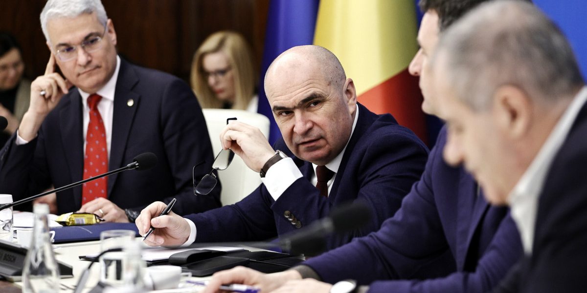 Premierul Ilie Bolojan convoacă consiliul de coordonare pentru evaluarea implementării PNRR Prim-ministrul Ilie Bolojan a convocat, vineri, o ședință de lucru la Palatul Victoria cu reprezentanții ministerelor responsabile pentru implementarea reformelor și proiectelor finanțate prin Planul Național de Redresare și Reziliență (PNRR)