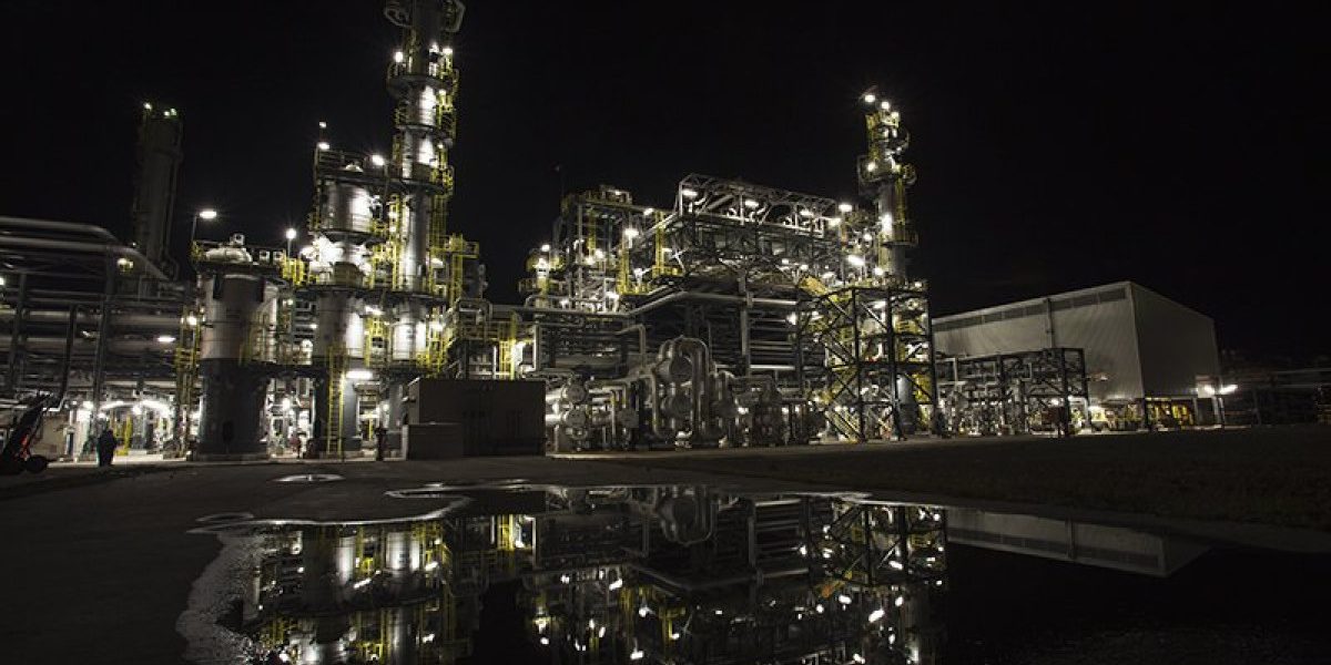Primul modul al viitorului electrolizor de 20 MW pentru producția de hidrogen verde a ajuns la rafinăria Petrobrazi, semnalând începutul unei etape cruciale în tranziția energetică a companiei OMV Petrom