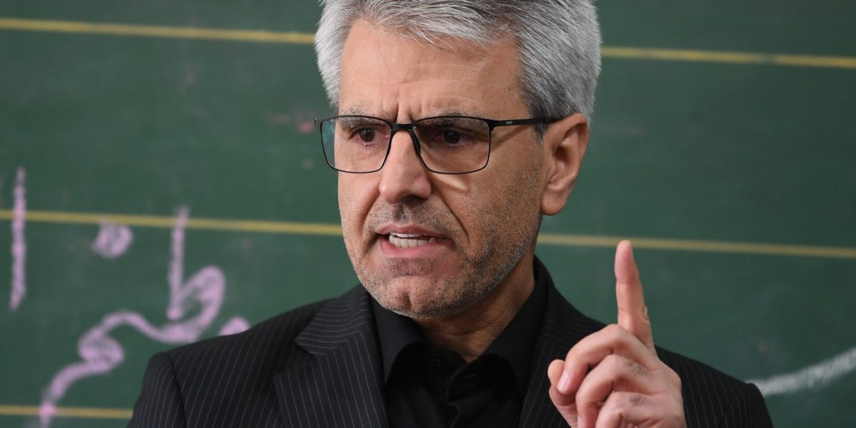 Iranul avertizează România: reacție dură după decizia de a permite utilizarea bazelor militare pentru statul american Iranul a transmis luni România un avertisment clar și categoric, în contextul deciziei autorităților române de a aproba solicitarea Statelor Unite de a utiliza bazele militare de pe teritoriul național pentru operațiuni militare împotriva Iranului