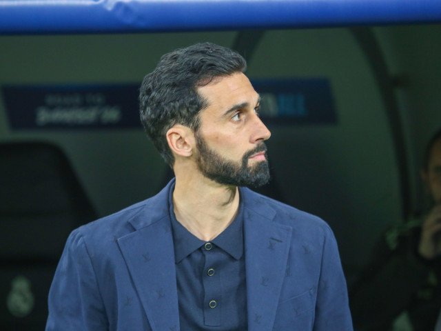 Alvaro Arbeloa a transmis un mesaj de încurajare jucătorilor, după victoria clară a Real Madrid împotriva lui Manchester City Real Madrid a reușit o performanță impresionantă în cea mai recentă partidă din Champions League, când a învins-o cu scorul de 3-0 pe Manchester City pe Santiago Bernabéu