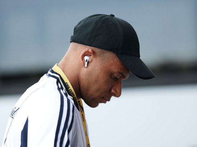 Real Madrid a făcut o solicitare surprinzătoare către Kylian Mbappe: “Operație sau nimic” Un nou episod tensionat în saga transferurilor se scrie în aceste zile pe scena fotbalistică internațională