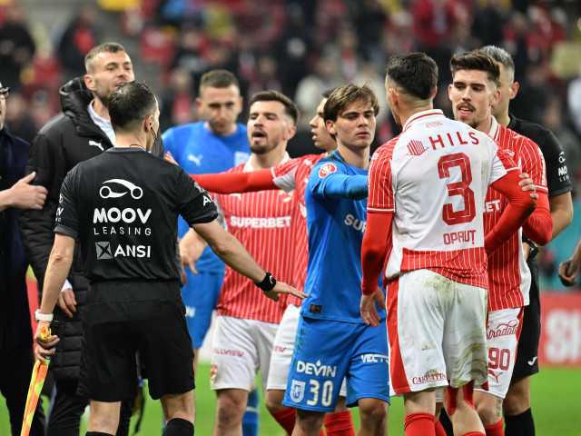 Universitatea Craiova a învins Dinamo cu scorul de 1-0 într-un meci tensionat, urcând pe primul loc în SuperLiga Universitatea Craiova a reușit să croiască o victorie importantă în fața rivalei Dinamo, scor 1-0, într-un meci crucial din etapa a doua a play-off-ului SuperLigii