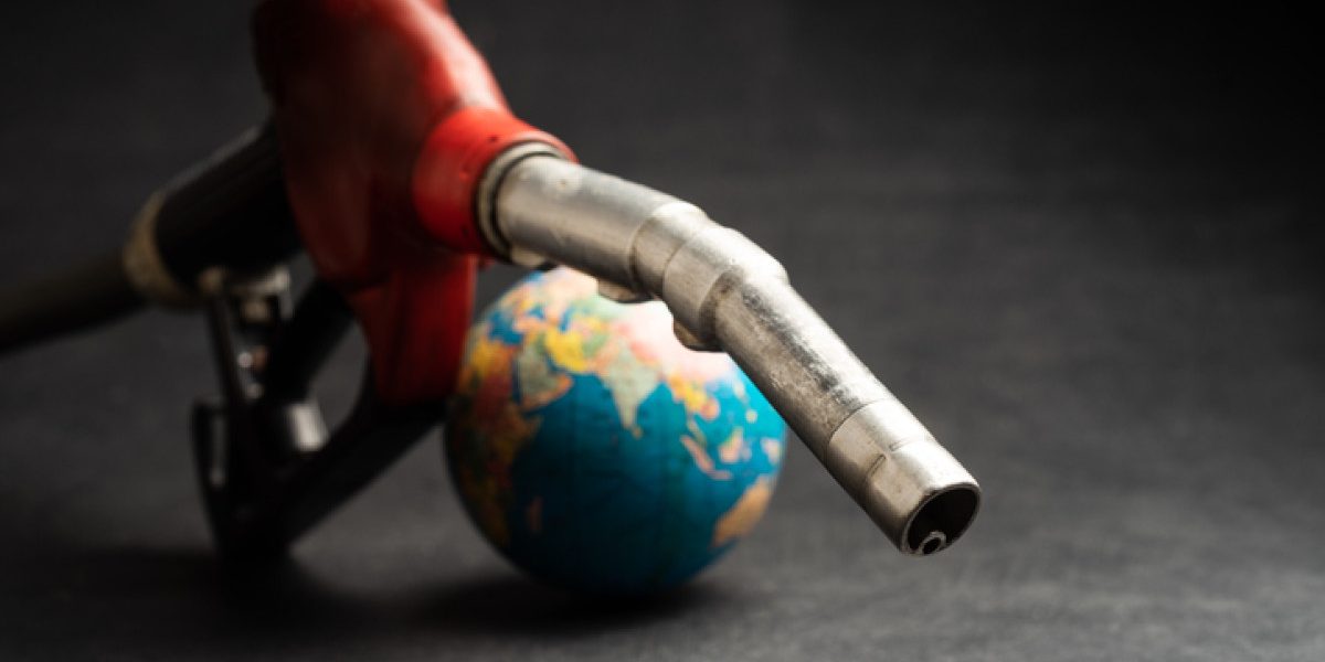 Ofensiva militară lansată pe 28 februarie de Statele Unite și Israel împotriva Iranului a declanșat o criză energetică globală, după ce autoritățile de la Teheran au decis să închidă Strâmtoarea Ormuz, un punct cheie în traficul mondial de petrol și gaze