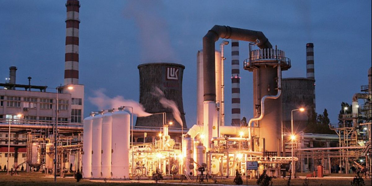 Autoritățile române anunță reoperaționalizarea rafinăriei Petrotel Lukoil, sprijinite de SUA Ministrul Energiei, Bogdan Ivan, a anunțat că oficialii din Statele Unite ale Americii au fost de acord, la nivel informal, cu propunerea autorităților române de a relua funcționarea rafinăriei Petrotel Lukoil din Ploiești