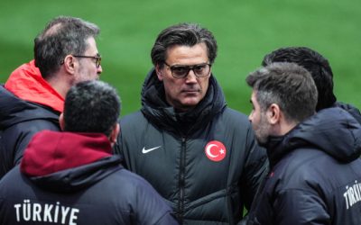 Vincenzo Montella, antrenorul naționalei de fotbal a Italiei, a fost surprins pregătind cu meticulozitate strategia pentru meciul crucial din preliminariile Euro 2024, programat să se dispute în Turcia