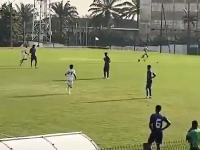 Jucători nemulțumiți de arbitru au refuzat să mai joace.