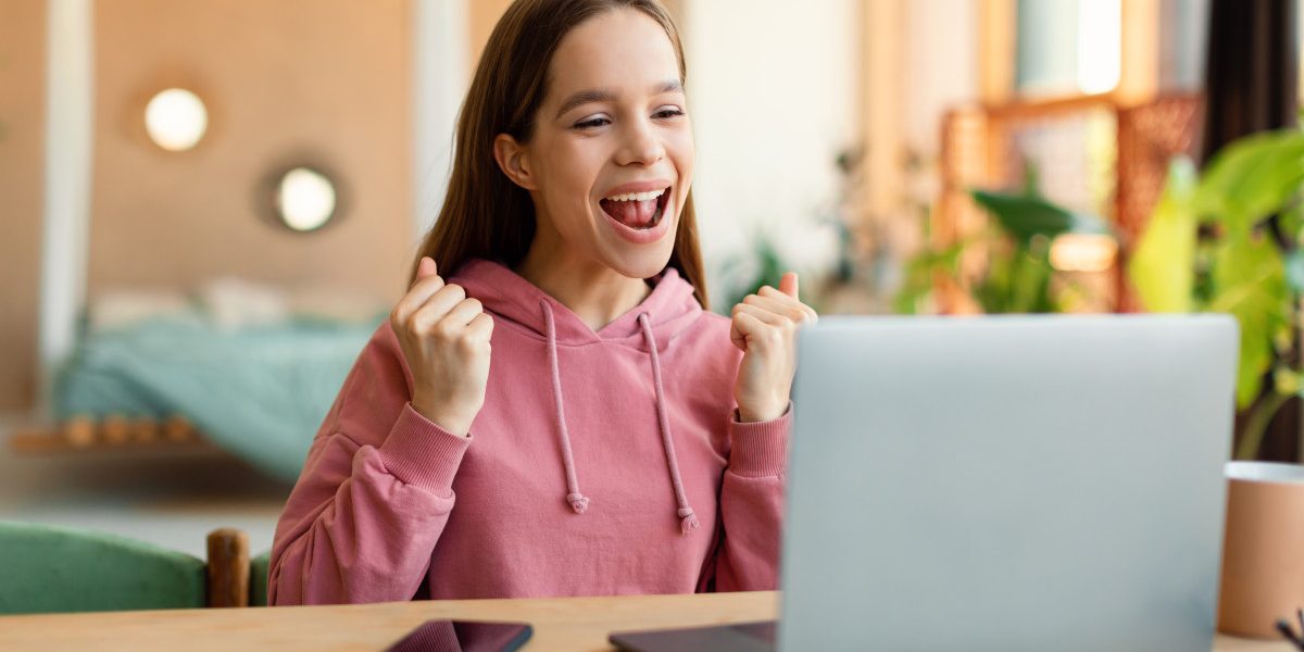 Elevii de clasa a VIII-a au aflat luni, 30 martie, rezultatele simulării Evaluării Naționale 2026, după finalizarea corectării lucrărilor