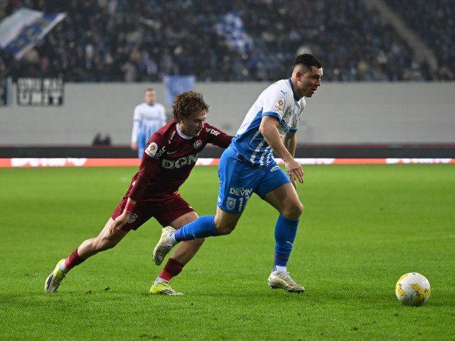 Universitatea Craiova s-a calificat în grupa semifinalelor Cupei României după o victorie dramatică obținută duminică pe teren propriu contra formației CFR Cluj, scor 2-1