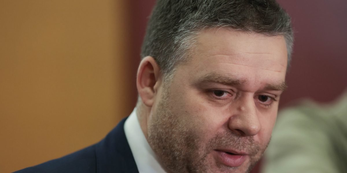 Ciprian Ciucu vrea al doilea mandat pentru a duce capăt proiectele începute în București Primarul general al Capitalei, Ciprian Ciucu, și-a exprimat intenția clară de a obține încă două mandate de conducere a Bucureștiului, subliniind faptul că transformarea într-un oraș modern și funcțional necesită timp și răbdare