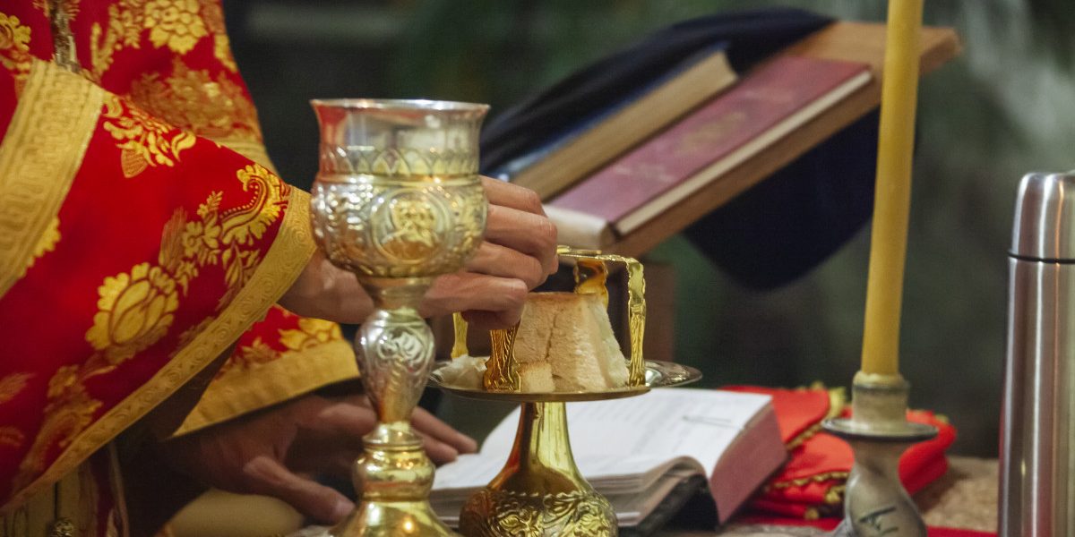 Buna Vestire, sărbătoare fundamentală în calendarul ortodox, este marcată în fiecare an la 25 martie, dar în 2026 aceasta aduce o încărcătură spirituală deosebită, fiind în același timp începutul unei perioade de pregătire pentru Paști, cu semnificații profunde și tradiții îndrăgite de credincioși