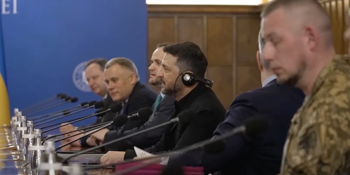 Ucraina își întărește prezența militară în România: vizită la Baza 86 Aeriană de la Borcea Ucraina a intensificat colaborarea de securitate cu România printr-o vizită oficială efectuată joi de liderii de la Kiev, solidificând astfel parteneriatul strategic în contextul războiului desfășurat pe teritoriul vecin