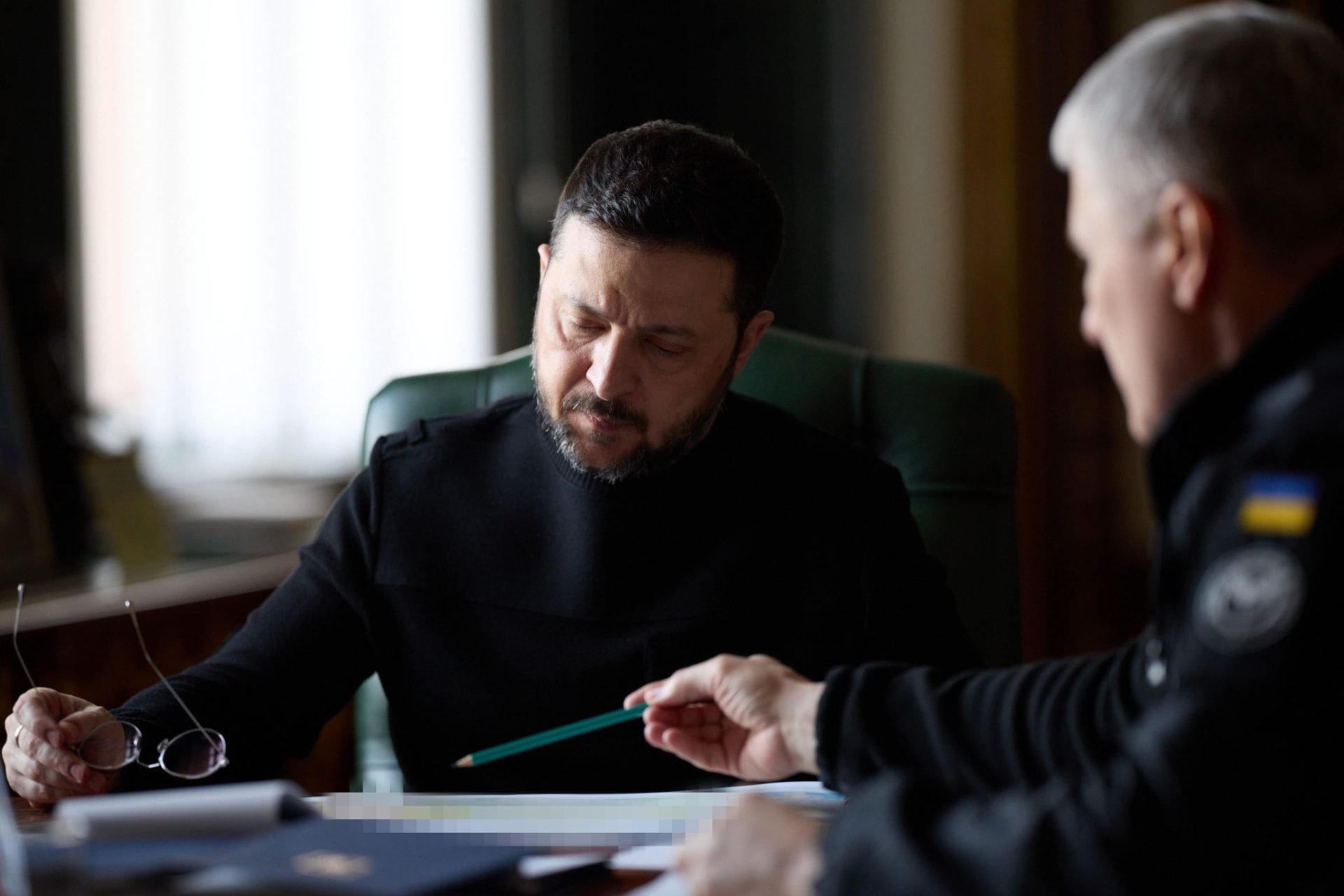 Ucraina avertizează asupra unui punct critic în alianța ruso-iraniană: Rusia furnizează informații de spionaj Iranului Tensiunile din zonă continuă să escaladeze, iar ultimele declarații ale președintelui ucrainean Volodimir Zelenski aduc în prim-plan o nouă dimensiune a colaborării clandestine dintre două rivale majore ale Occidentului