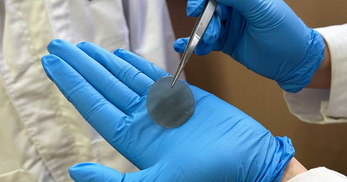 O descoperire revoluționară în domeniul tratamentului rănilor a fost anunțată de o echipă de cercetători din Australia, care a creat un pansament « inteligent » capabil să monitorizeze și să trateze leziunile în timp real