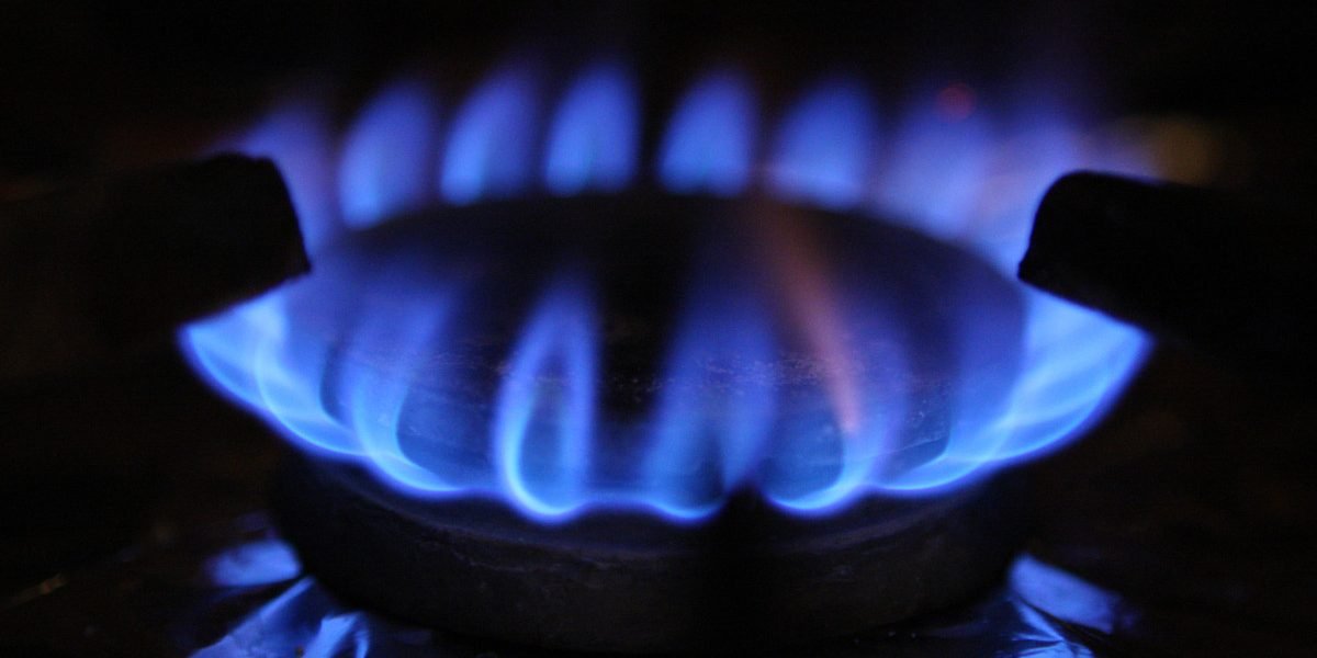 Guvernul a decis, miercuri, să prelungească intervenția statului pe piața gazelor naturale pentru consumatorii casnici până la sfârșitul lunii martie 2027, o măsură menită să stabilizeze facturile și să evite șocurile economice generate de creșteri bruste ale prețurilor