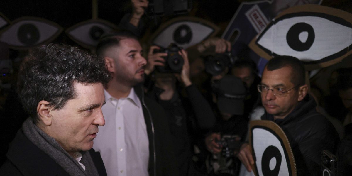 Președintele României, Nicușor Dan, a făcut declarații surprinzătoare în fața Palatului Cotroceni vineri seara, semn de tensiuni crescânde în scena politică și judiciară a țării