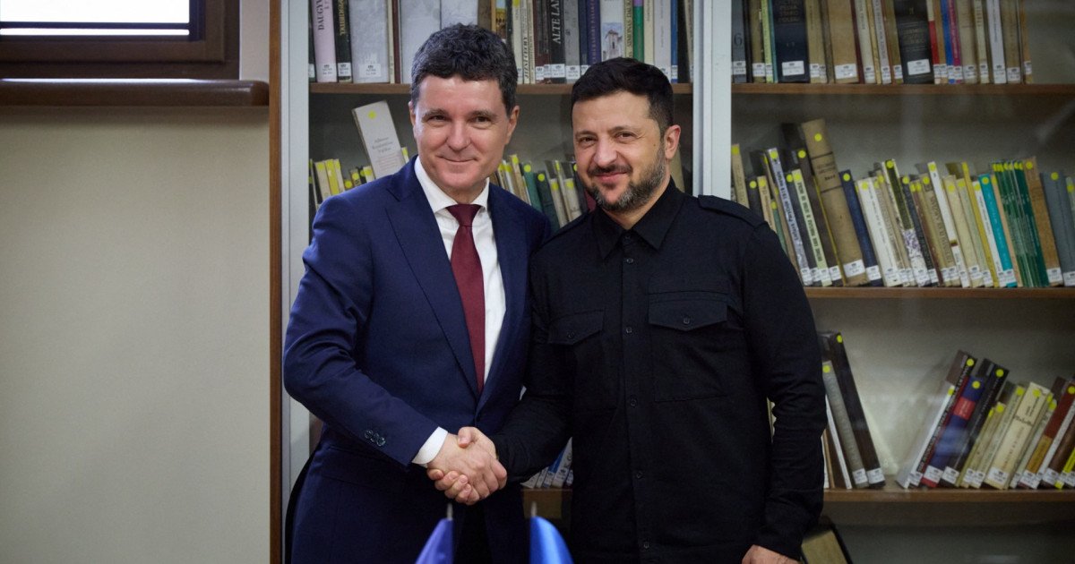 Președintele Ucrainei, Volodimir Zelenski, în vizită oficială la București: un pas important în contextul crizei din regiune Președintele Ucrainei, Volodimir Zelenski, și-a început astăzi vizita oficială în România, un semnal clar al intensificării colaborării bilaterale într-un context geopolitic încă volatil