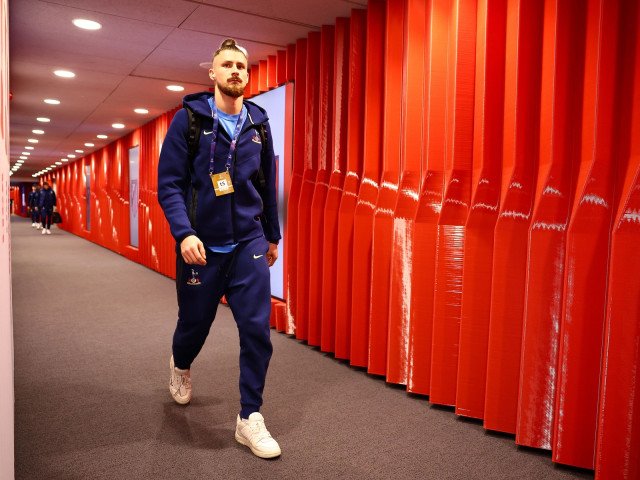 Drăgușin surprins în minutul 89 al meciului Atletico – Tottenham, cu scorul de 5-2