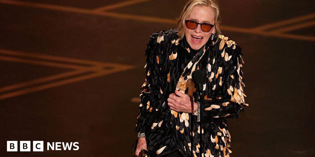 Filmul „F1”, nominalizat la Oscar, a fost filmat pe traseul de la Silverstone Un eveniment neobișnuit a avut loc recent pe circuitul de la Silverstone, unul dintre cele mai celebre și respectate locații din lumea racing-ului, care acum a devenit decorul pentru filmul de Oscar nominativ „F1”