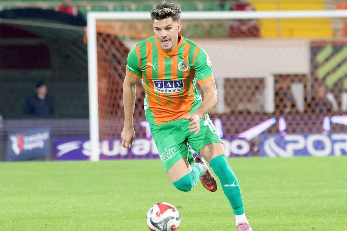 Alanyaspor și Genclerbirligi remizează în derby-ul turcesc, într-un meci fără goluri Alanyaspor și Genclerbirligi au încheiat egal, scor 0-0, într-un duel extrem de echilibrat din Super Lig, disputat azi, pe terenul formației din Alanya