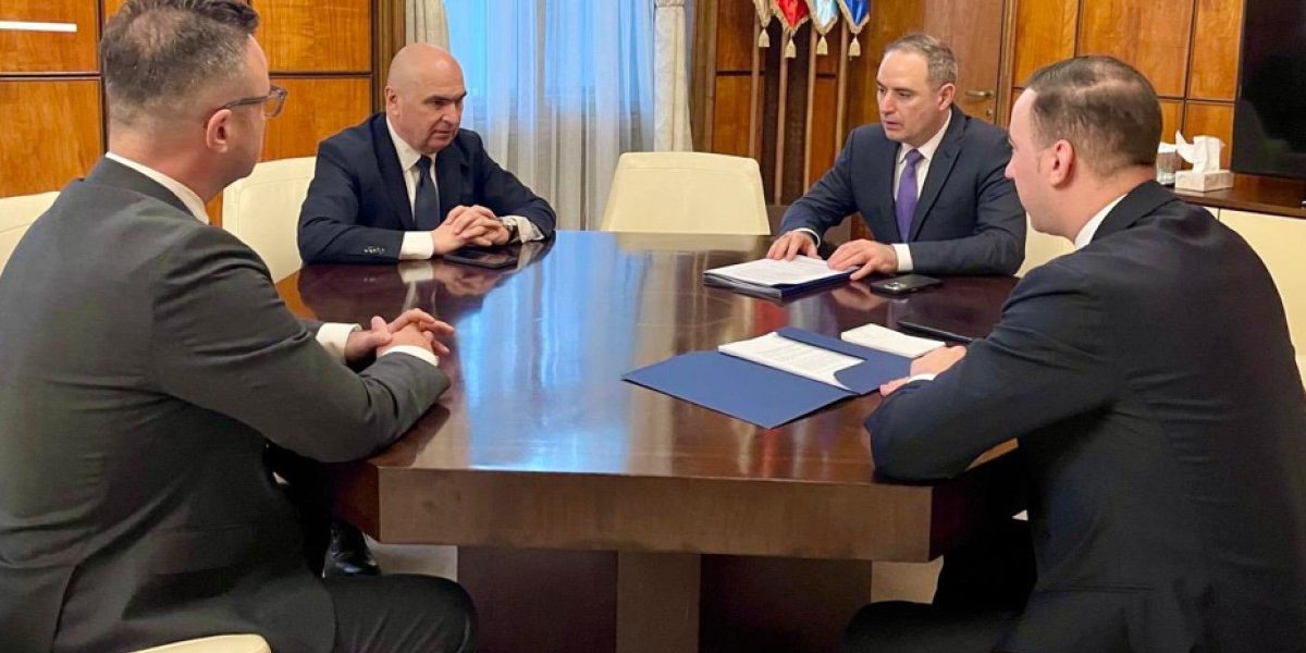 În contextul escalating așteptări și tensiuni pe piața carburanților din România, conducerea executivă a discutat în ultimele zile despre soluțiile pentru stabilizarea prețurilor, într-un climat în care gazele și motorina devin tot mai dificil de accesat pentru o parte semnificativă a populației și a mediului de afaceri