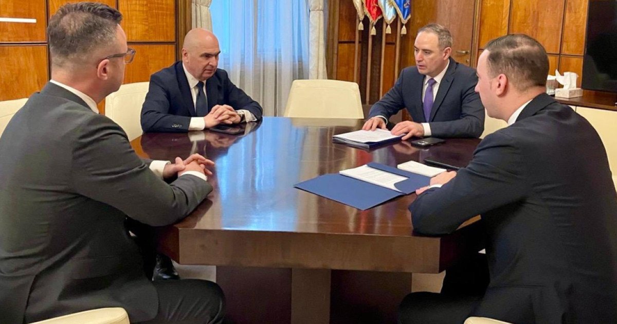 În contextul escalating așteptări și tensiuni pe piața carburanților din România, conducerea executivă a discutat în ultimele zile despre soluțiile pentru stabilizarea prețurilor, într-un climat în care gazele și motorina devin tot mai dificil de accesat pentru o parte semnificativă a populației și a mediului de afaceri