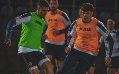 Naționala României, în pregătire intensă pentru duelul cu Turcia: “Tricolorii” și-au arătat forța la antrenamentul de luni seara Într-o atmosferă plină de determinare și concentrare, echipa națională a României a susținut luni seara ultimul antrenament înaintea meciului crucial cu Turcia, programat miercuri în cadrul calificărilor pentru Campionatul European din 2024