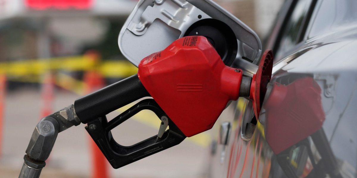 Ministerul Energiei propune măsuri urgente pentru a tempera scumpirea carburanților, inclusiv declararea stării de criză pe piața țițeiului Guvernul României încearcă să contracareze valul de creșteri rapide ale prețurilor la carburanți, afectat de situația volatilă de pe piața internațională a țițeiului