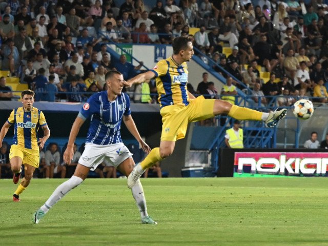 Fără învingător în derby-ul play-out-ului: Petrolul și Farul scandal au împărțit punctele într-un meci aprins După un duel spectaculos și tensionat, Petrolul Ploiești și Farul Constanța s-au despărțit cu un rezultat de egalitate, 1-1, într-un meci decisiv în cursa pentru evitarea retrogradării