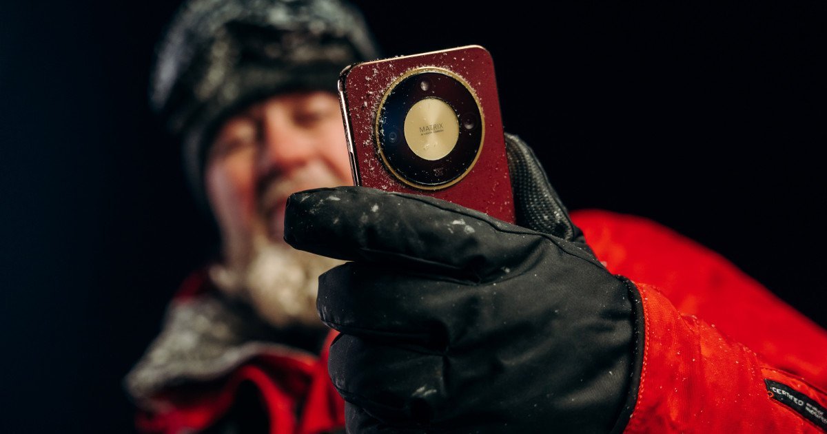 Pe măsură ce piața smartphone-urilor avansează spre maturitate, diferențierea între modele nu mai depinde doar de specificații tehnice sau de performanța procesorului