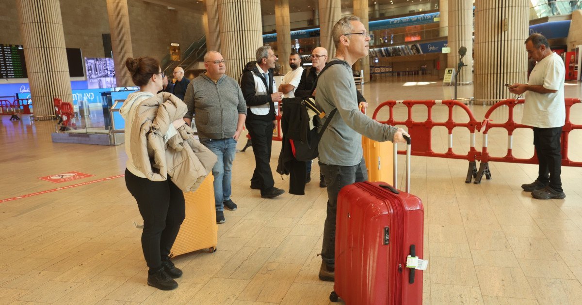 Primii pasageri au început să părăsească Israelul după redeschiderea parțială a Aeroportului Ben Gurion din Tel Aviv pentru zboruri internaționale