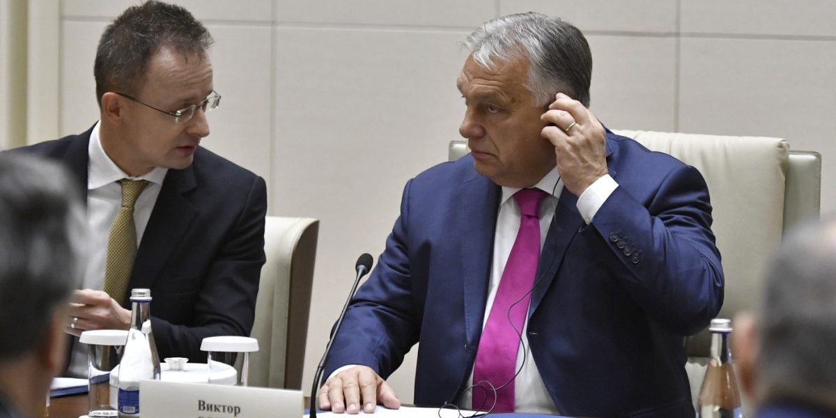 Viktor Orban condamnă acuzațiile de interceptare a ministrului de externe și cere anchetă oficială Premierul Ungariei, Viktor Orban, a reacționat dur după publicarea unui articol în Washington Post în care se susține că ministrul de externe, Peter Szijjarto, ar fi fost interceptat în mod ilegal în timp ce relata direct de la reuniunile Uniunii Europene