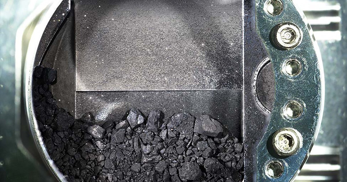 Probele prelevate de pe asteroidul Ryugu au adus în prim-plan o descoperire șocantă: acestea conțin toate bazele ADN-ului și ARN-ului, sugerând că elementele fundamentale ale vieții sunt mult mai răspândite în Sistemul Solar decât se credea anterior