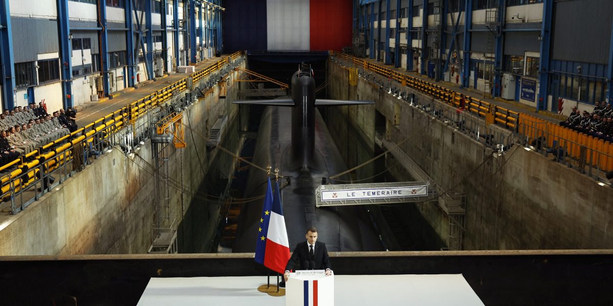 România, invitată de Franța pentru discuții despre „umbrela nucleară”: un semnal de oportunitate și responsabilitate strategică Într-o evoluție recentă care reflectă dinamica complexă a securității europene, ministerul de externe de la București a anunțat oficial că România ar putea fi implicată în discuții despre proiectul francez privind „umbrela nucleară”