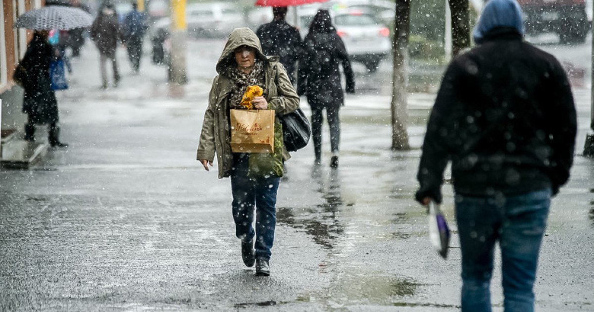 Meteorologii au emis o avertizare de vreme severă pentru următoarele zile, avertizând populația din România asupra intensificărilor de vânt, ploilor moderate și ninsorilor în zonele montane