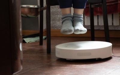 Un inginer software din Spania a reușit să preia controlul a aproximativ 7.000 de aspiratoare robot din întreaga lume, după ce a descoperit o vulnerabilitate gravă în sistemele unor dispozitive DJI Romo, un sistem folosit pentru controlul robotilor domestici