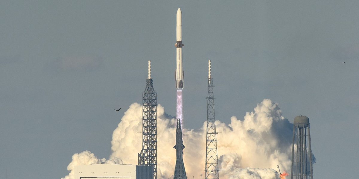 Blue Origin vizează o revoluție în comunicațiile globale cu cel mai ambițios proiect de până acum: lansarea a peste jumătate de sută de mii de sateliți, pentru crearea unei rețele de internet în spațiu