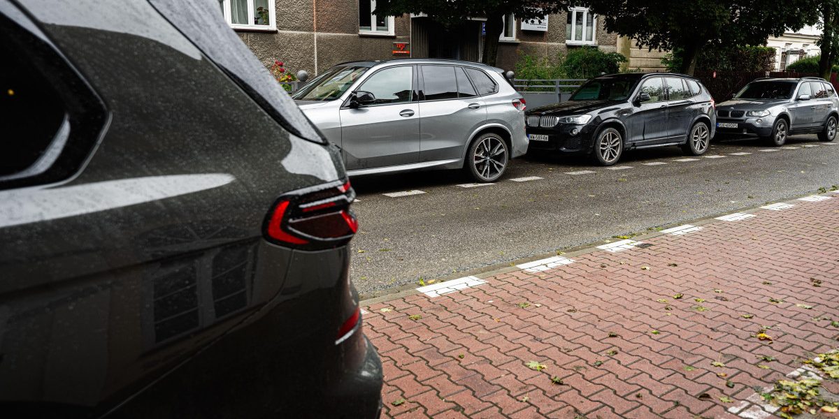 Slatina renunță la o sursă importantă de venit: eliminarea cotelor adiționale din impozitul pentru mijloacele de transport Orașul Slatina a luat o decizie semnificativă în cadrul ședinței extraordinare de vineri a Consiliului Local, optând pentru eliminarea cotelor adiționale aplicate impozitului pentru mijloacele de transport ale localnicilor