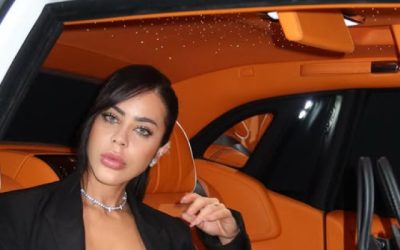 Gestul care a captivat lumea: vocea Venezuelei în fața tensiunilor cu SUA Într-un climat internațional marcat de conflicte și tensiuni geopolitice, un episod neașteptat a atras atenția întregii lumi: o tânără venezuelană a reușit să-și captiveze audiența globală printr-un simplu, dar memorabil comentariu