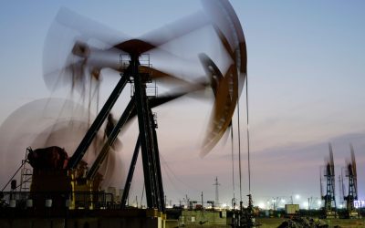 Prețul petrolului atinge un nou maxim după mai bine de un an, depășind pragul de 100 de dolari pe baril, un semnal alarmant pentru piețele globale